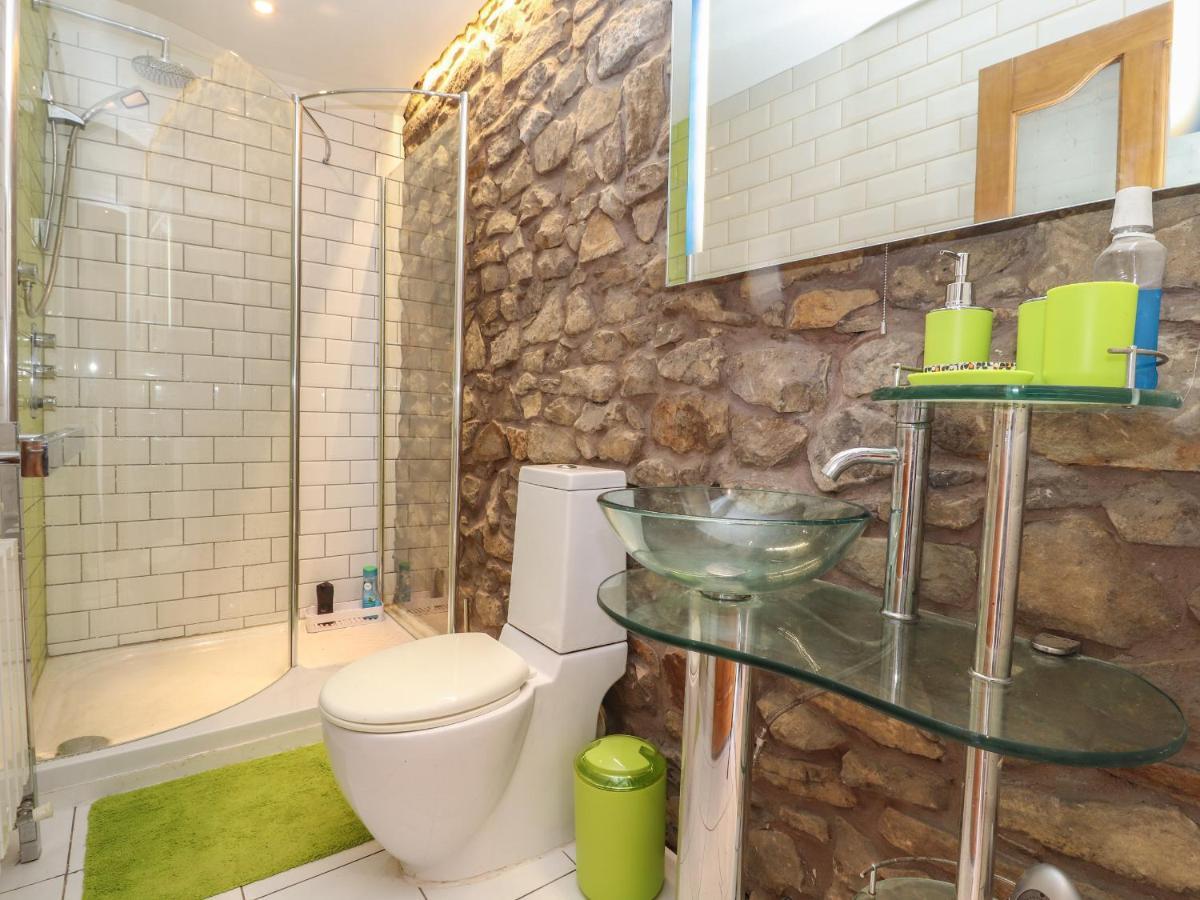 27 Green Road Рексем Экстерьер фото